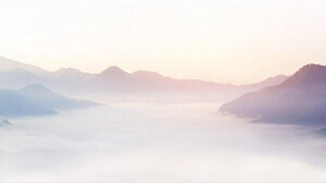 エレガントな山と雲PPTの背景画像