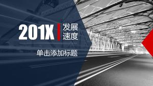 PPT-Vorlage für Arbeitszusammenfassungsplan auf blau grauem Autobahnhintergrund