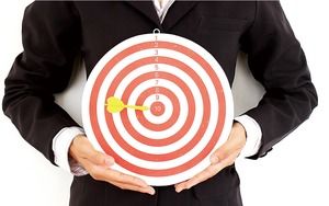 White collar hand holding darts bullseye PPT background picture