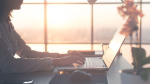 Gambar latar belakang bisnis kerah putih PowerPoint