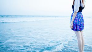 海边人物PPT背景图片