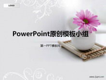 Modèle PPT de thème de fleurs de fond blanc élégant