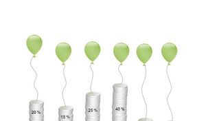 Plantilla de gráfico de columnas PPT de monedas apiladas verdes y azules