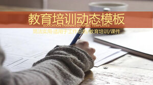 قالب PPT للتدريس والتدريب في مؤسسة تعليمية بسيطة