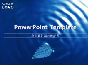 mavi sularına düşen Yapraklar PPT arka plan şablonu dalgaların